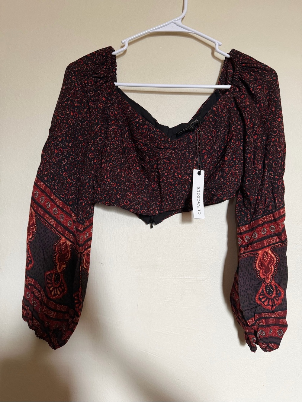 Olivaceous Black and Red Paisley Long-Sleeve Crop Top Size S